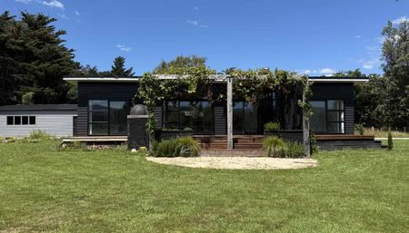 Near New 3 Bedroom Home - Photo 5