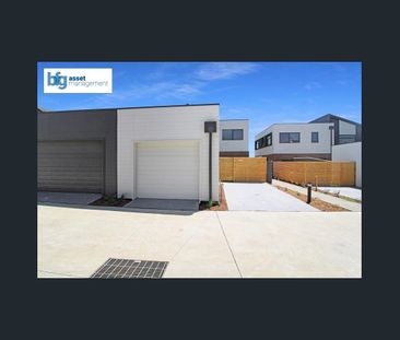 Modern 3-Bedroom Townhouse in a Prime Cranbourne West Location - Photo 3