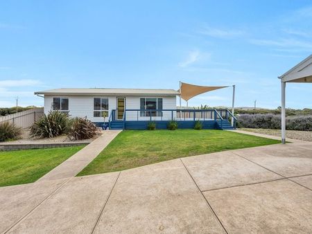 8A Albatross Av, Chiton SA 5211 - House For Rent | Domain - Photo 2