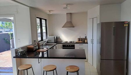 3bdrm Fully Furnished House Mid Term Rental - Photo 2