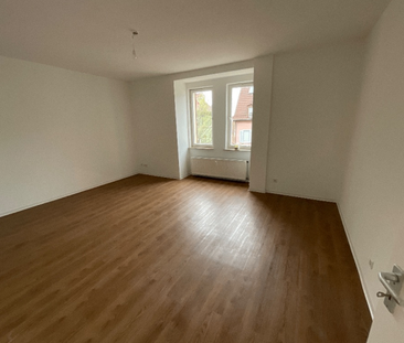 Gut geschnittene Altbauwohnung mit Platz für die ganze Familie! - Photo 1