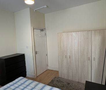 3 Bed Terraced House, Calderon Road, E11 - Photo 3