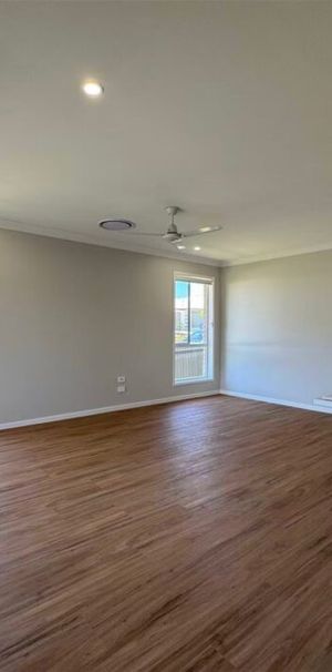 Brand New Lovely and comfortable Family Home - Photo 1