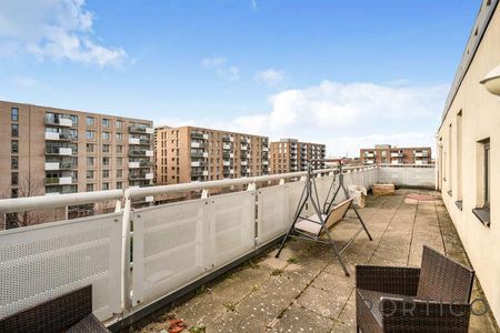 Wards Wharf Approach, E16 - Photo 4