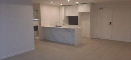 Brand New Smart Living Superb 2-bed Apartment - Photo 3