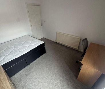 3 bedroom flat to rent - Photo 6