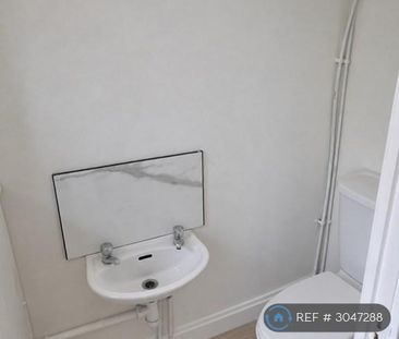 3 bedroom end of terrace house to rent - Photo 6
