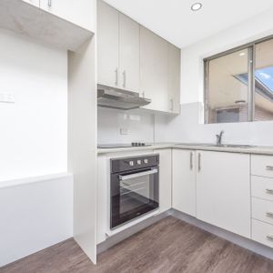 In the heart of Meadowbank - Photo 2