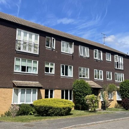 Hallington Close, Woking - Photo 1