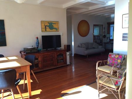 Central Sunny Cottage with sea views and privacy - Photo 3