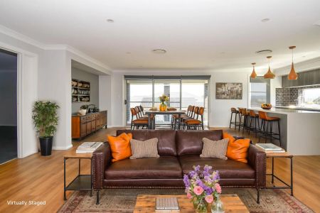 Family Home with Versatile Living Areas - Photo 4