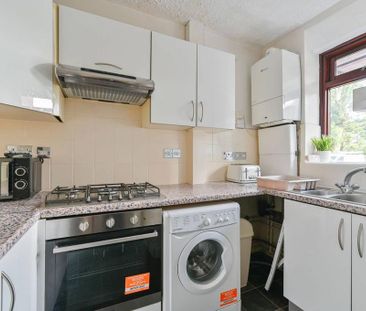3 bedroom flat to rent - Photo 3