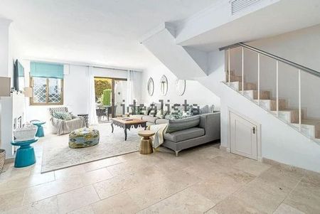 Alquiler de chalet adosado en Avenida del Prado - Photo 2