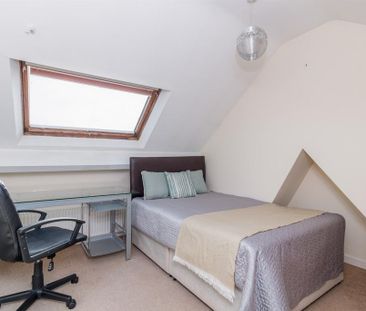 4 bedroom terraced house to rent - Photo 2