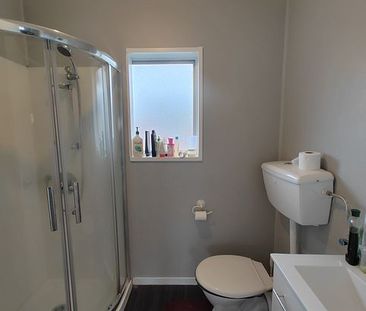 Two Bedroom Flat in the Heart of Morningside - Photo 4