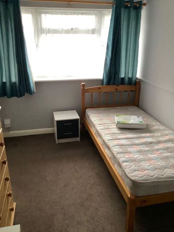 1 bed house / flat share to rent in Conifer Close, Colchester - Photo 4