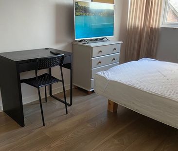 Room in a Shared Flat, Palace Parade, E17 - Photo 4