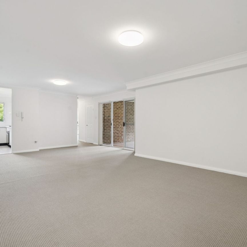 Spacious 2 Bedroom Unit - Photo 1
