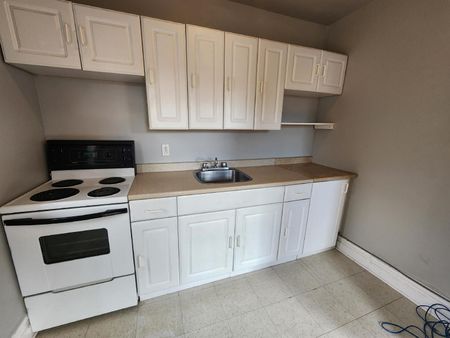 421 Bronson Avenue - 2 - Photo 5