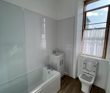 5 bedroom flat to rent - Photo 4