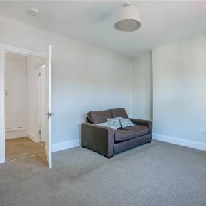 1 bedroom flat in Barnes - Photo 2