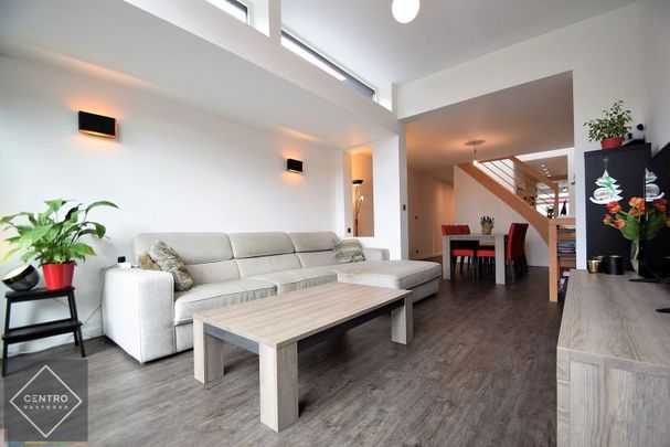 Volledig gerenoveerde woning met 3 slpks en leuke tuin! - Foto 1