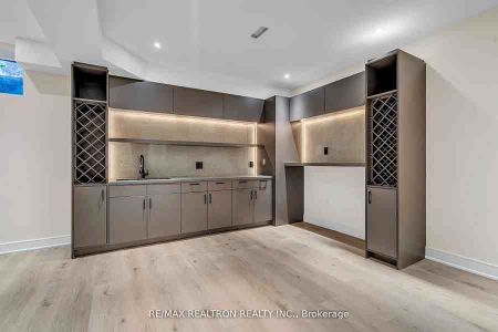 19 Topham Road apartment — Toronto, ON (4-Bedroom) - 4 Bedroom - Photo 2