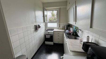 Joli appartement de deux pièces avec balcon au 1er étage d'un petit immeuble à Vevey - Photo 2