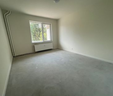 Vernieuwd appartement met 2 slaapkamers! - Photo 4