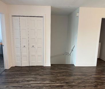 Condo 4 1/2 + Den à louer | Disponible Immédiatement - Photo 3