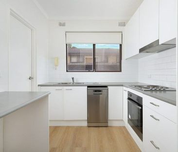 Spacious Two Bedroom Apartment in the Heart of Mortdale - Photo 6