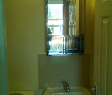 Room in a Shared Flat, London, NW2 - Photo 5