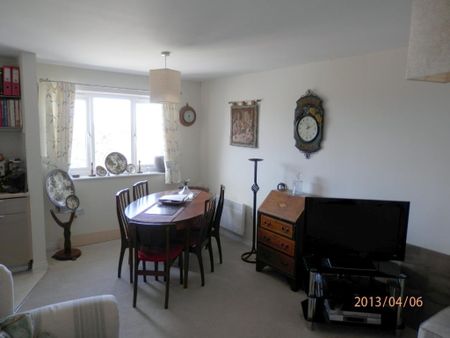 2 bedroom flat to rent - Photo 3