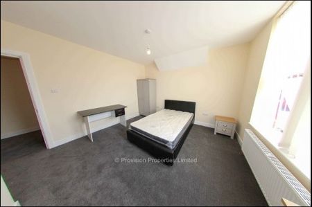 6 Bedroom Student Lets in Leeds - Photo 3