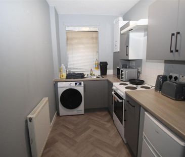 2 bedroom flat to rent - Photo 4