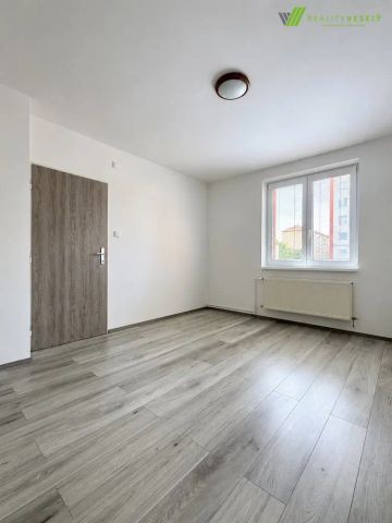 Pronájem bytu 3+1 s balkonem na ul. Seifertova v Hodoníně - Photo 5