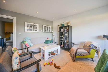 3 bedroom flat to rent - Photo 2
