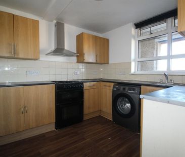 3 Bedroom Flat - Purpose Built To Let - Photo 1