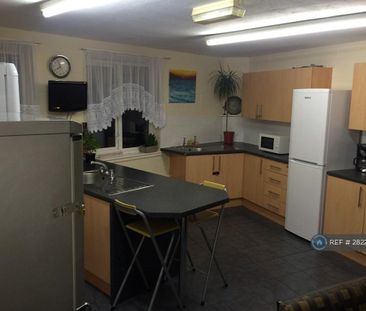 1 bedroom in a house share to rent - Photo 6