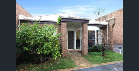 2/63 Farnham Street, Flemington VIC 3031 - Photo 2