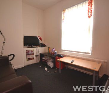 Price £1,800 pcm - Available Now - Furnished - Photo 1