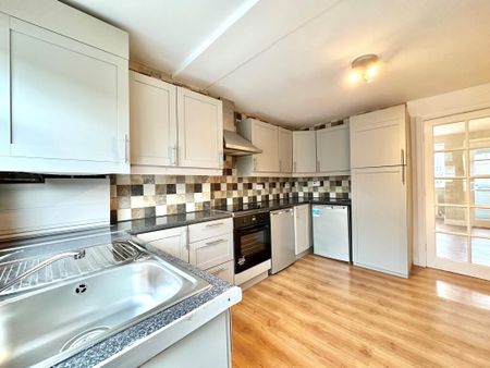 2 bedroom terraced house to rent - Photo 4