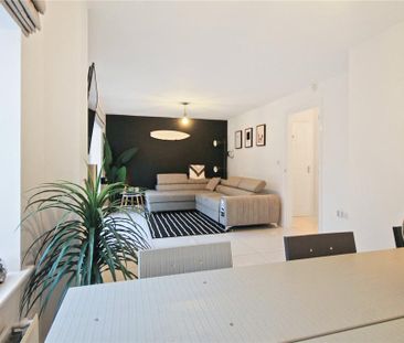 4 bedroom detached house to rent - Photo 2