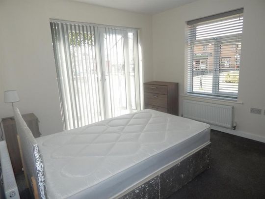 1 bedroom in a house share to rent - Photo 1