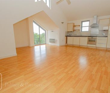 1 bedroom penthouse to rent - Photo 3