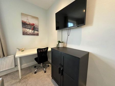 1 bedroom in a house share to rent - Photo 3