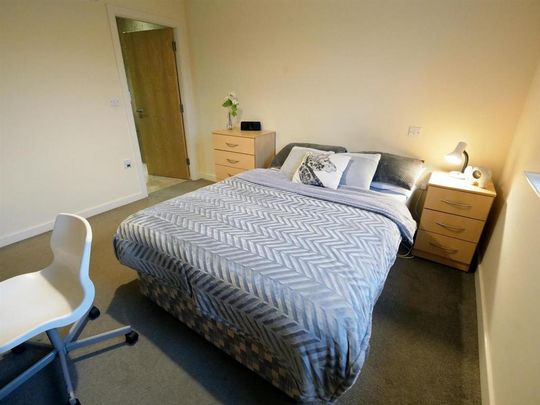 1 bedroom in a flat share to rent - Photo 1