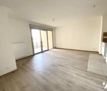 Appartement au 1er étage, 2 chambres, grande terrasse, place de par... - Photo 1