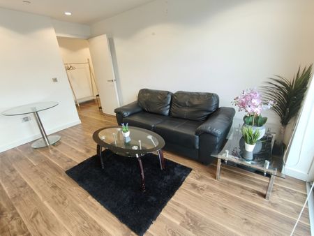 2 Bed Flat, Media City Uk, M50 - Photo 2