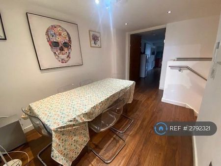 3 bedroom flat to rent - Photo 2